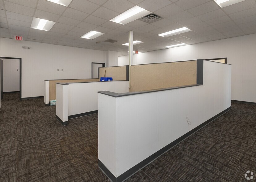 More Photos Of 900 N University Blvd, Jacksonville Medical For Lease