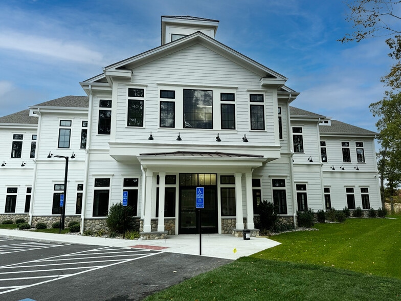 More Photos Of 215 Elm St, Old Saybrook Unknown For Lease