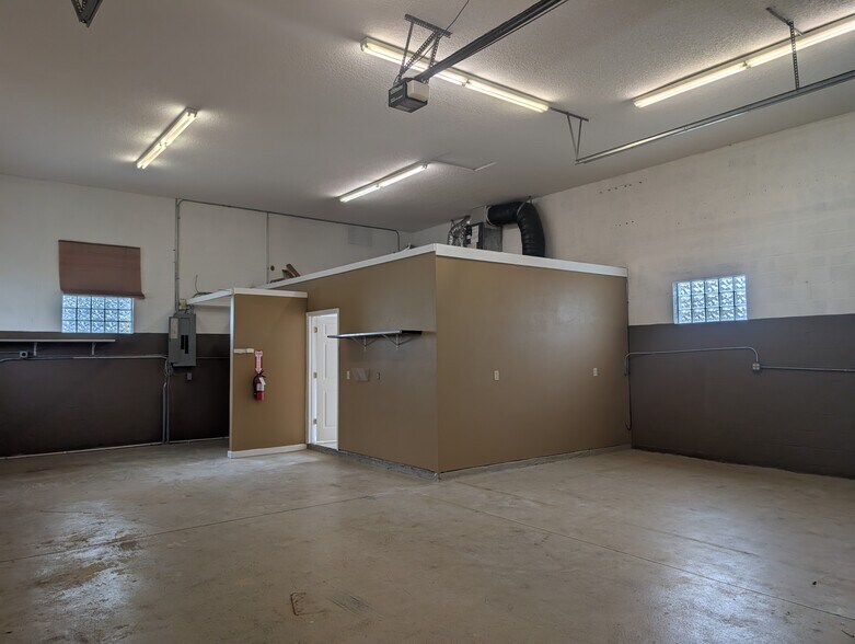 More Photos Of 400 Barton Blvd, Rockledge Light Manufacturing For Lease