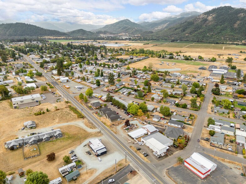 More Photos Of 125 Opresik Ln, Myrtle Creek Bar For Sale