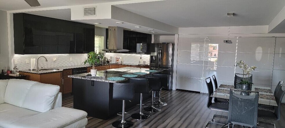 More Photos Of 125 110th Ave, Treasure Island Apartments For Sale