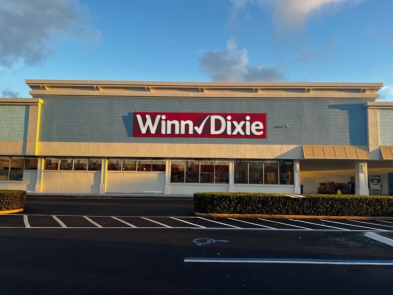 More Photos Of 1105-1119 NE Jensen Beach Blvd, Jensen Beach Supermarket For Sale