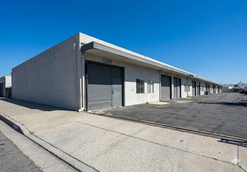 More Photos Of 13200-13228 S Western Ave, Gardena Warehouse For Lease