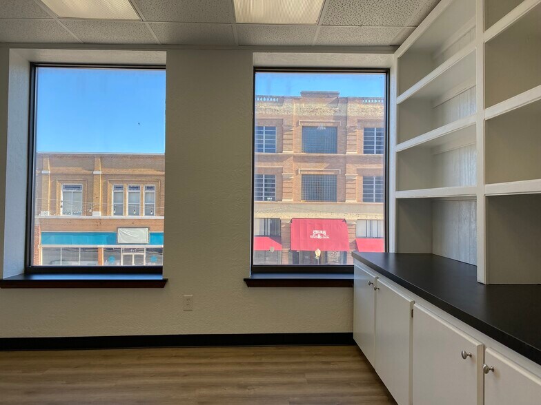 More Photos Of 409-411 W Chickasha Ave, Chickasha Storefront Retail Office For Lease