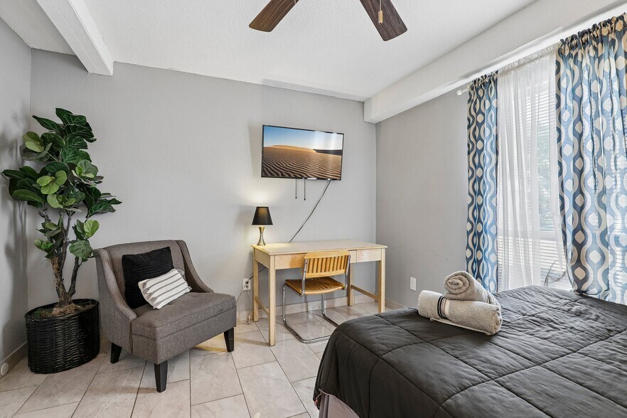 More Photos Of 421 Howard St, San Antonio Hospitality For Sale