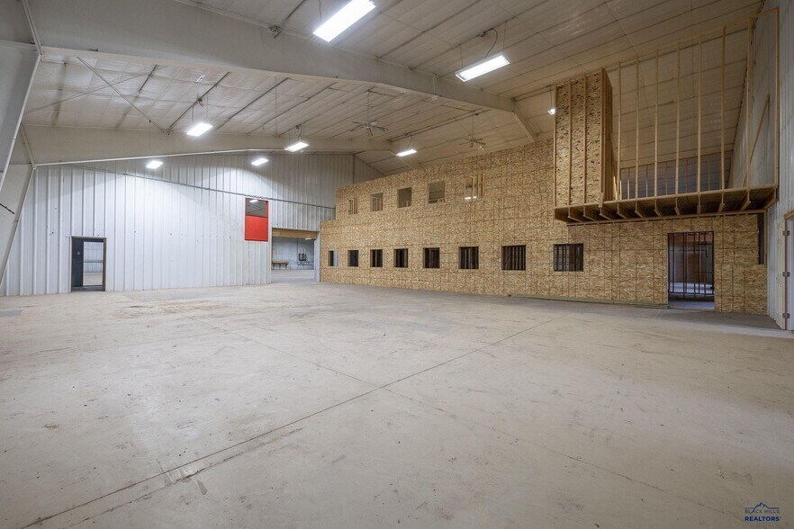 More Photos Of 27592 N 79 Hwy, Hot Springs Warehouse For Lease