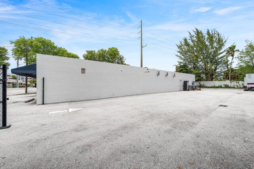 More Photos Of 301 NE 1st St, Delray Beach Freestanding For Sale