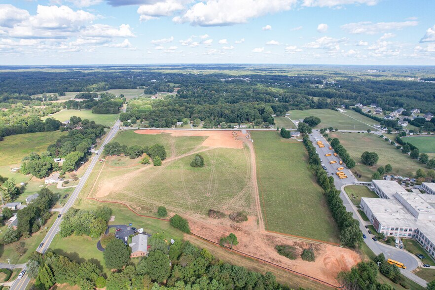 More Photos Of 413 NC Highway 150 W, Greensboro General Retail For Lease