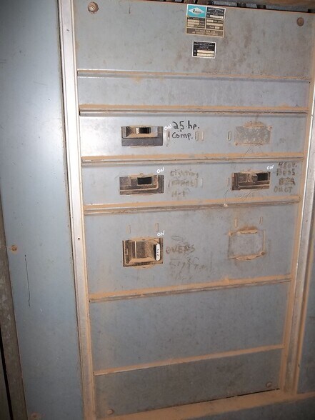 More Photos Of 1250 Tank Street, Neodesha Industrial For Sale