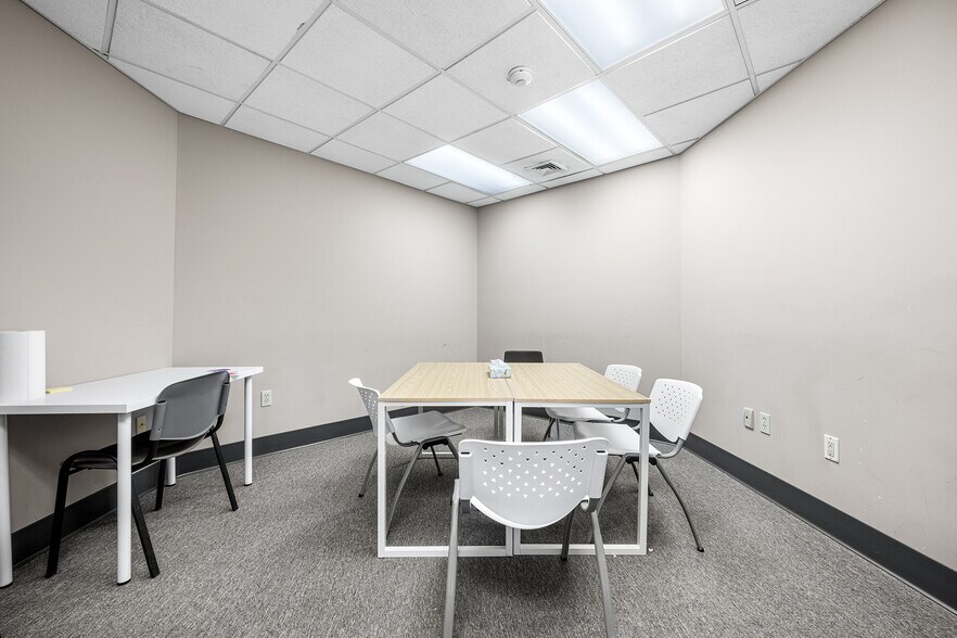 More Photos Of 131 Boston Post Rd, East Lyme Office For Lease