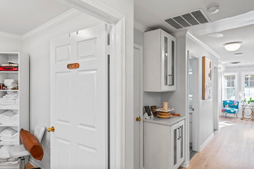 More Photos Of 2102 Gallows Rd, Vienna Medical For Lease