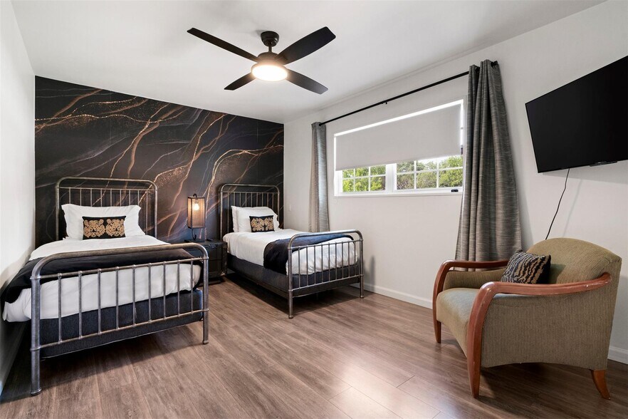 More Photos Of 8721 Mountain Crest Dr, Austin Specialty For Sale