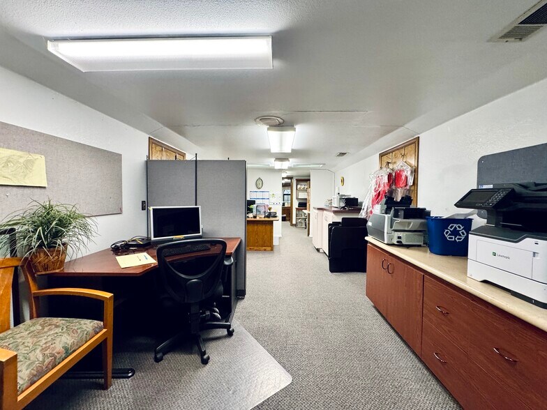More Photos Of 2036 Railroad Ave, Redding Office For Sale