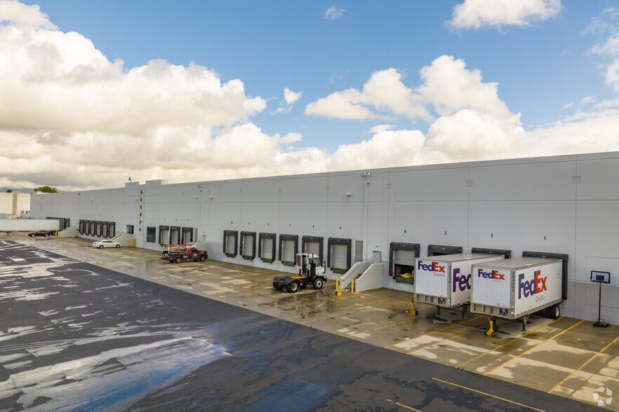 More Photos Of 740 Vintage Ave, Ontario Warehouse For Lease