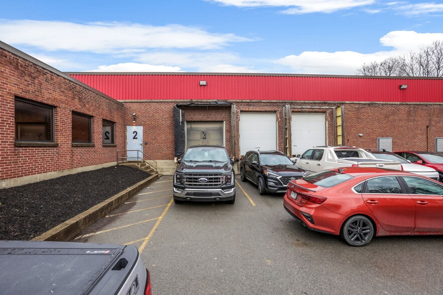 More Photos Of 808 Rhoads Ave, Columbus Warehouse For Lease