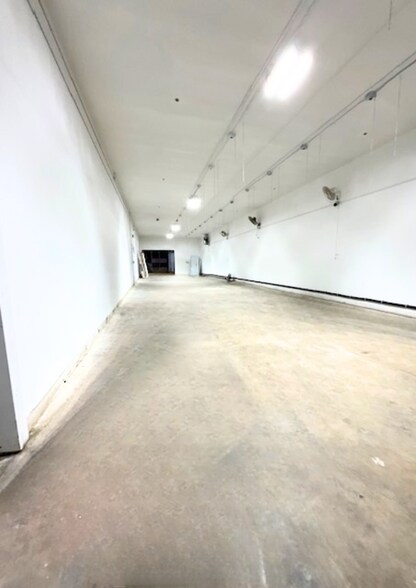 More Photos Of 4400-4412 SW 25th St, Oklahoma City Distribution For Lease