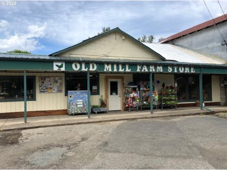 Primary Photo Of 327 River Rd, Cottage Grove General Retail For Sale