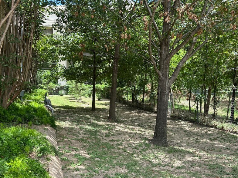 More Photos Of 710 N Post Oak Rd, Houston Office For Lease