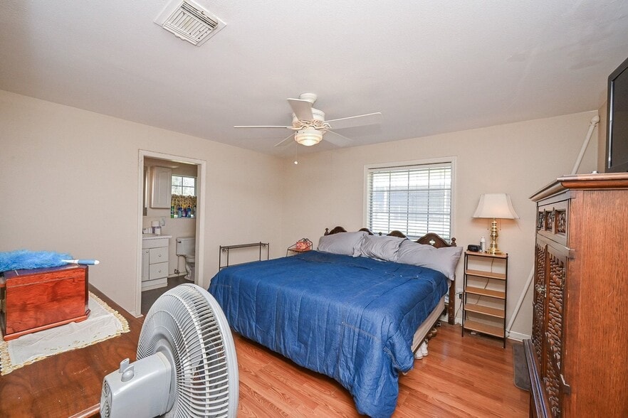 More Photos Of 18910 Carrot St, Spring Trailer Camper Park For Sale