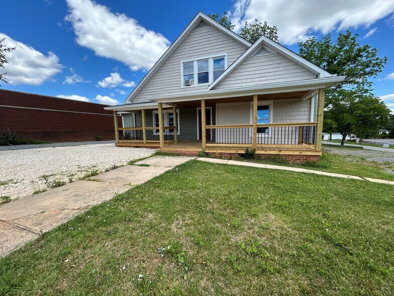 Primary Photo Of 237 E Main St, Yadkinville Freestanding For Lease