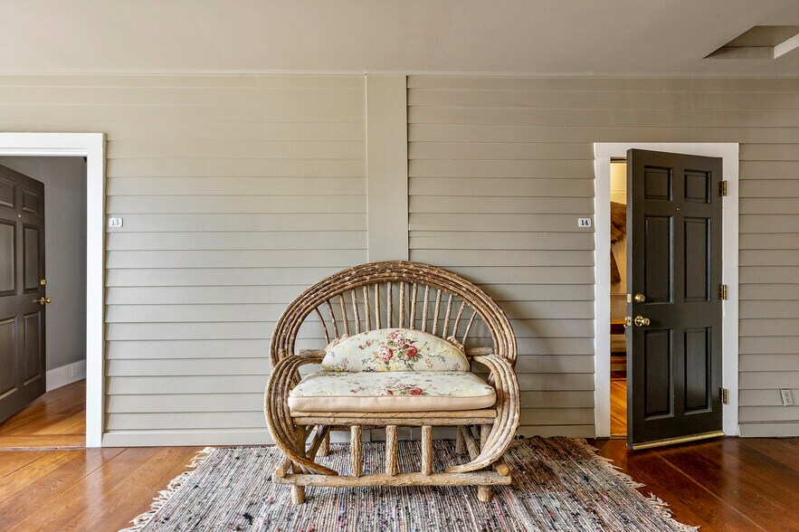 More Photos Of 240 E California St, Jacksonville Hotel For Sale