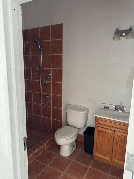 More Photos Of 3 Whale Sq, Brooklyn Warehouse For Lease