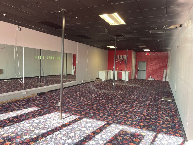 More Photos Of 814 SW Pine Island Rd, Cape Coral Unknown For Lease
