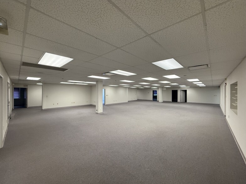 More Photos Of 2075 Quaker Pointe Dr, Quakertown Light Manufacturing For Lease