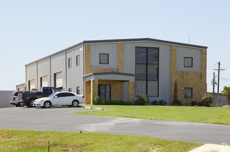 Primary Photo Of 165 Tecon Cv, Buda Warehouse For Lease