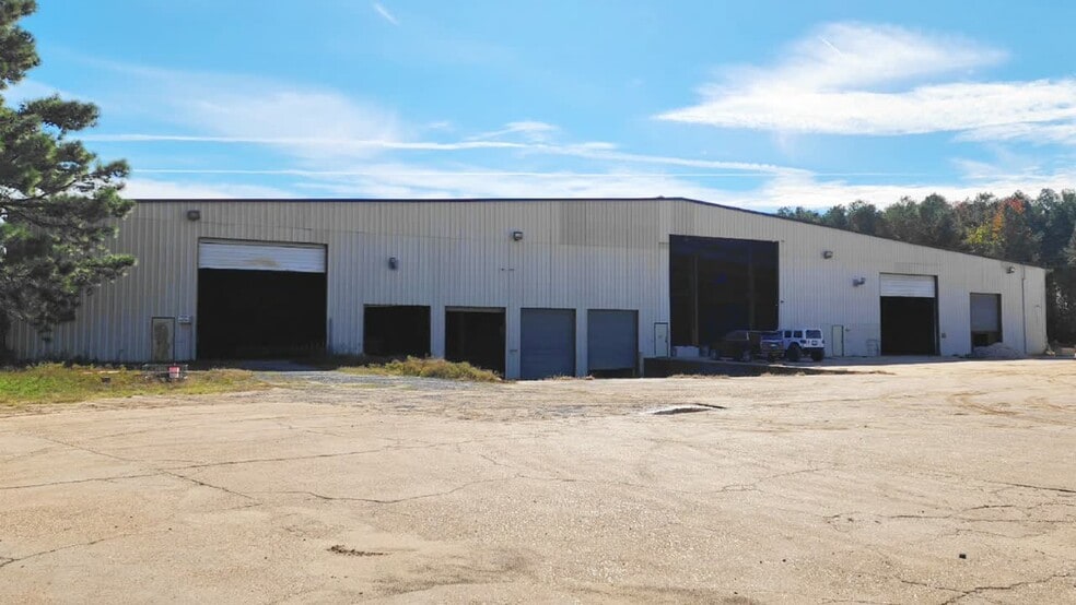 Primary Photo Of 325 Liberty Ln, Grand Cane Warehouse For Sale