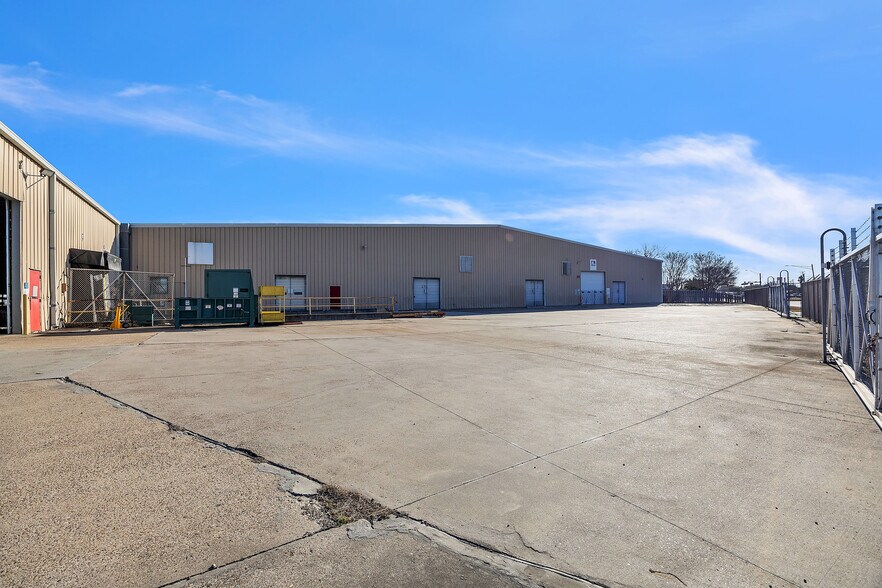 More Photos Of 4242 Baldwin Blvd, Corpus Christi Manufacturing For Sale