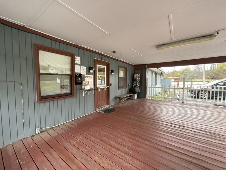 More Photos Of 42 Stockbridge Rd, West Stockbridge Hotel For Sale