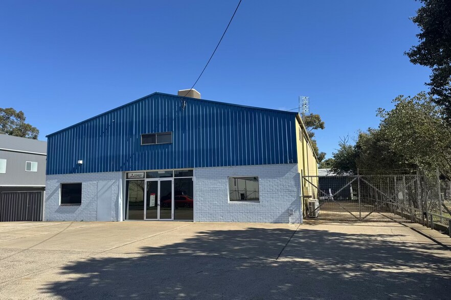 Primary Photo Of 17 Siren St, Dubbo Showroom For Lease