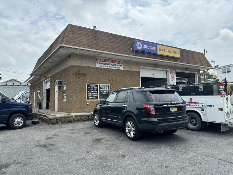 Primary Photo Of 1014 Linden Street, Bethlehem Auto Repair For Sale