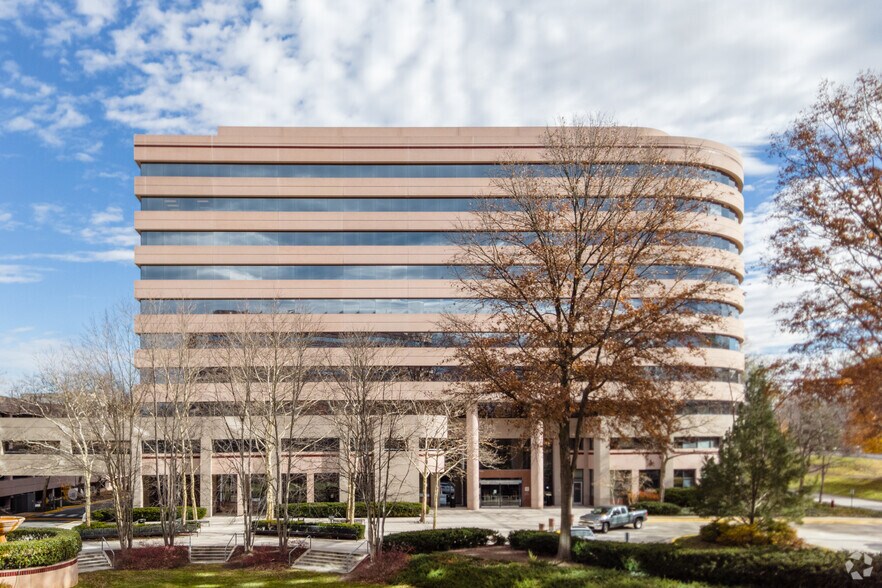 More Photos Of 6701 Democracy Blvd, Bethesda Office For Lease