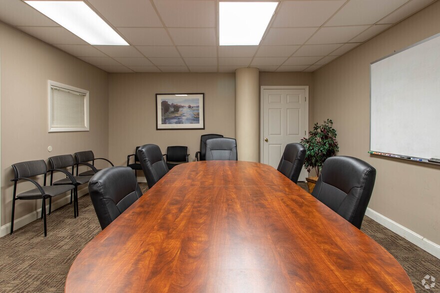 More Photos Of 10 Ferry St, Concord Flex For Lease