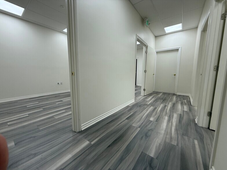 More Photos Of 20011 Ventura Blvd, Woodland Hills Medical For Lease