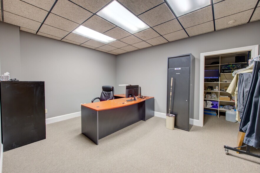 More Photos Of 475 Industrial Dr, Lexington Showroom For Sale
