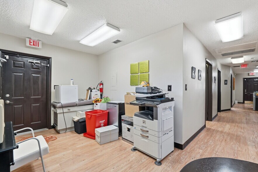 More Photos Of 516 Lakeview Rd, Clearwater Medical For Lease