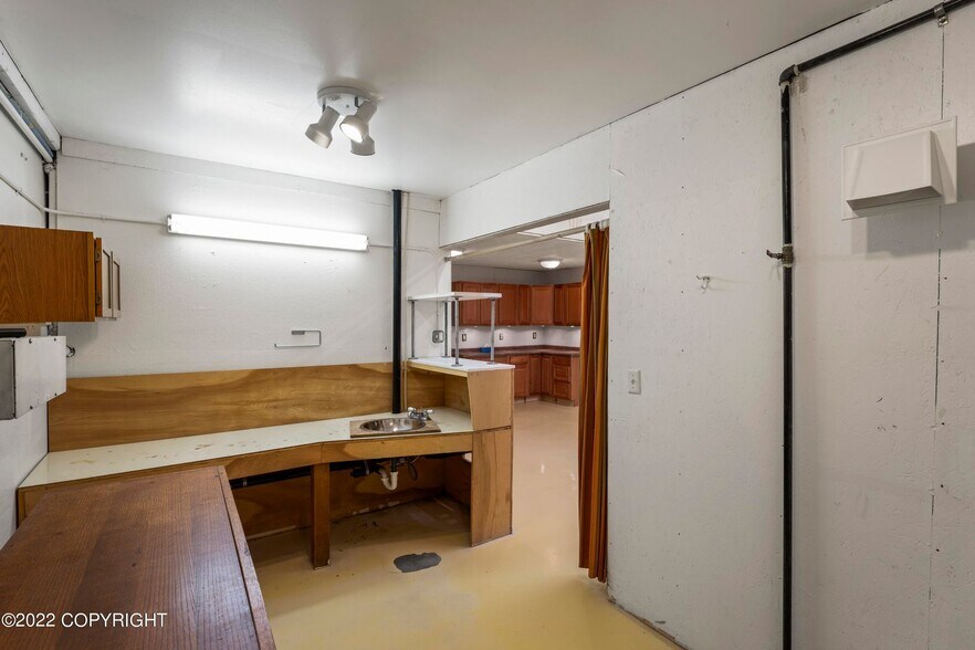 More Photos Of 36142 Pine St, Soldotna Light Manufacturing For Sale