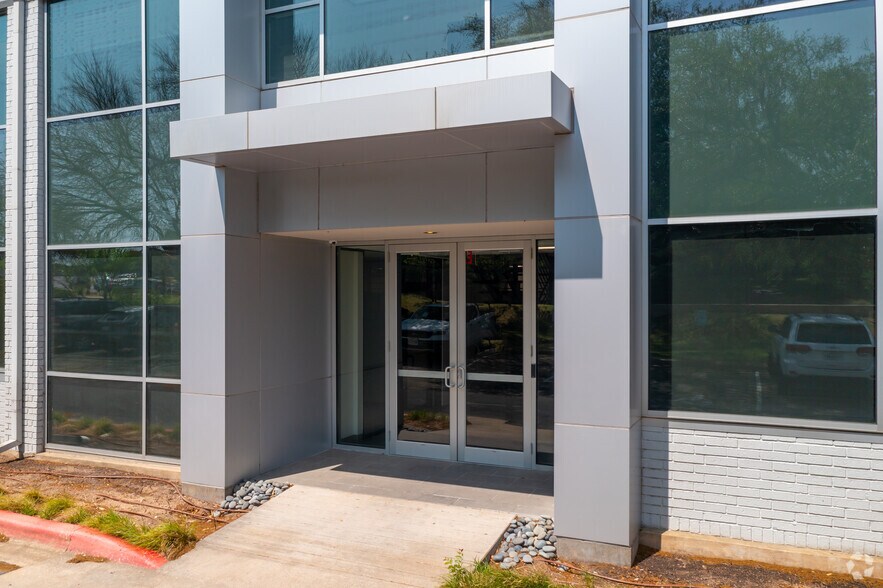 More Photos Of 2714 Bee Caves Rd, Rollingwood Medical For Lease