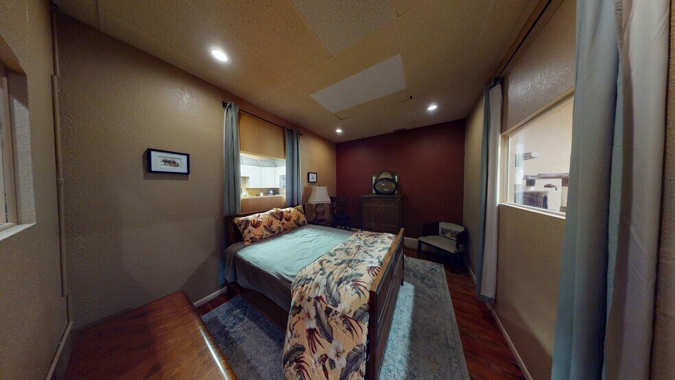 More Photos Of 101 W 1st St, Sanford Storefront For Sale