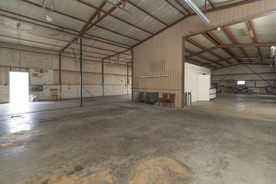 More Photos Of 108 West Gillum, Grandview Warehouse For Sale