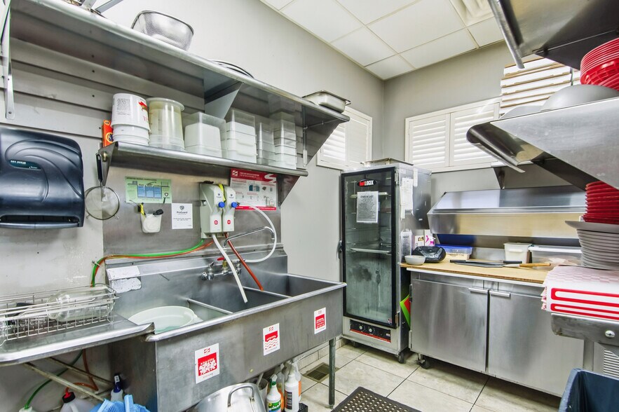 More Photos Of 7 Honey Springs Loop, Brumley Service Station For Sale