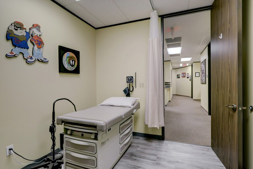 More Photos Of 19701 Kingwood Dr, Kingwood Medical For Sale