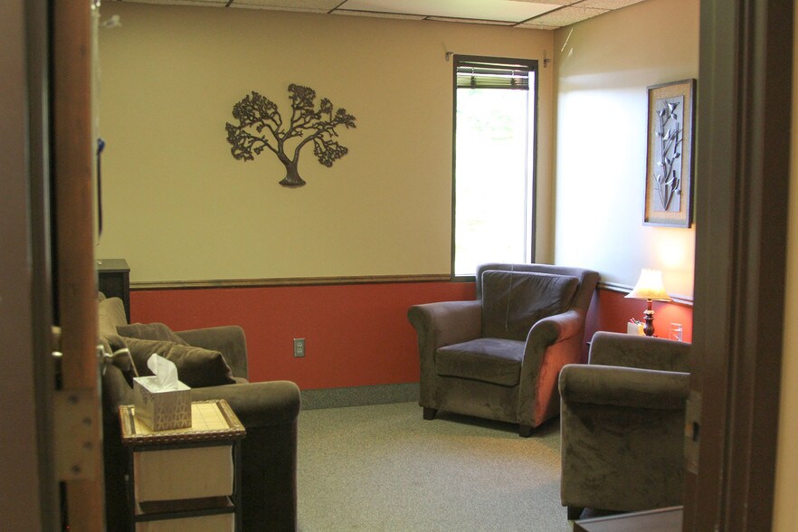 More Photos Of 1652 Greenview Dr SW, Rochester Office For Lease