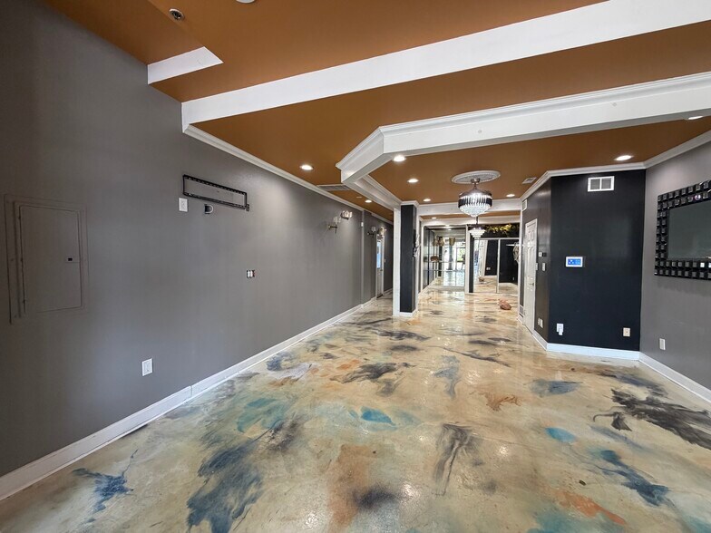 More Photos Of 2214 W Market St, Louisville Storefront Retail Residential For Lease