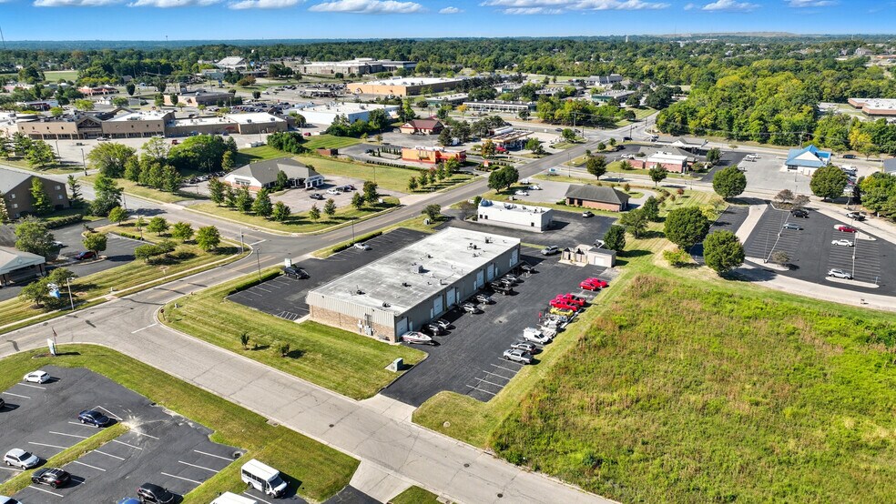 More Photos Of 1104-1124 Kemper Meadow Dr, Forest Park Storefront For Lease