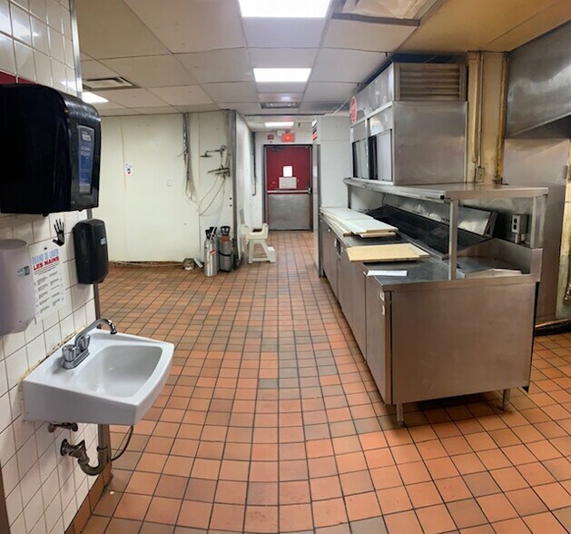 More Photos Of 475 Boul Saint-Joseph, Drummondville Restaurant For Lease