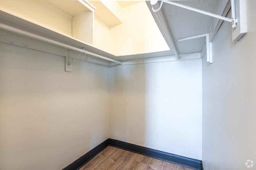 More Photos Of 6805 N Sheridan Rd, Chicago Apartments For Lease